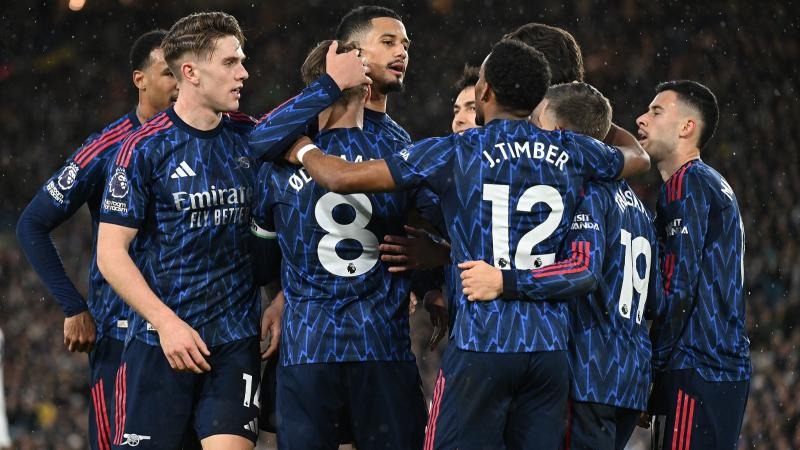 ＂暴打CBA ｜ 周琦肘击胡金秋未升级 孙铭徽王奕博指着裁判怒喷吃技犯