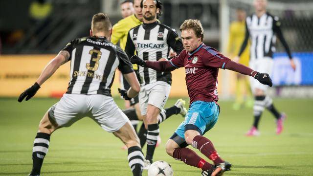 舞台上占据 舞台上占据